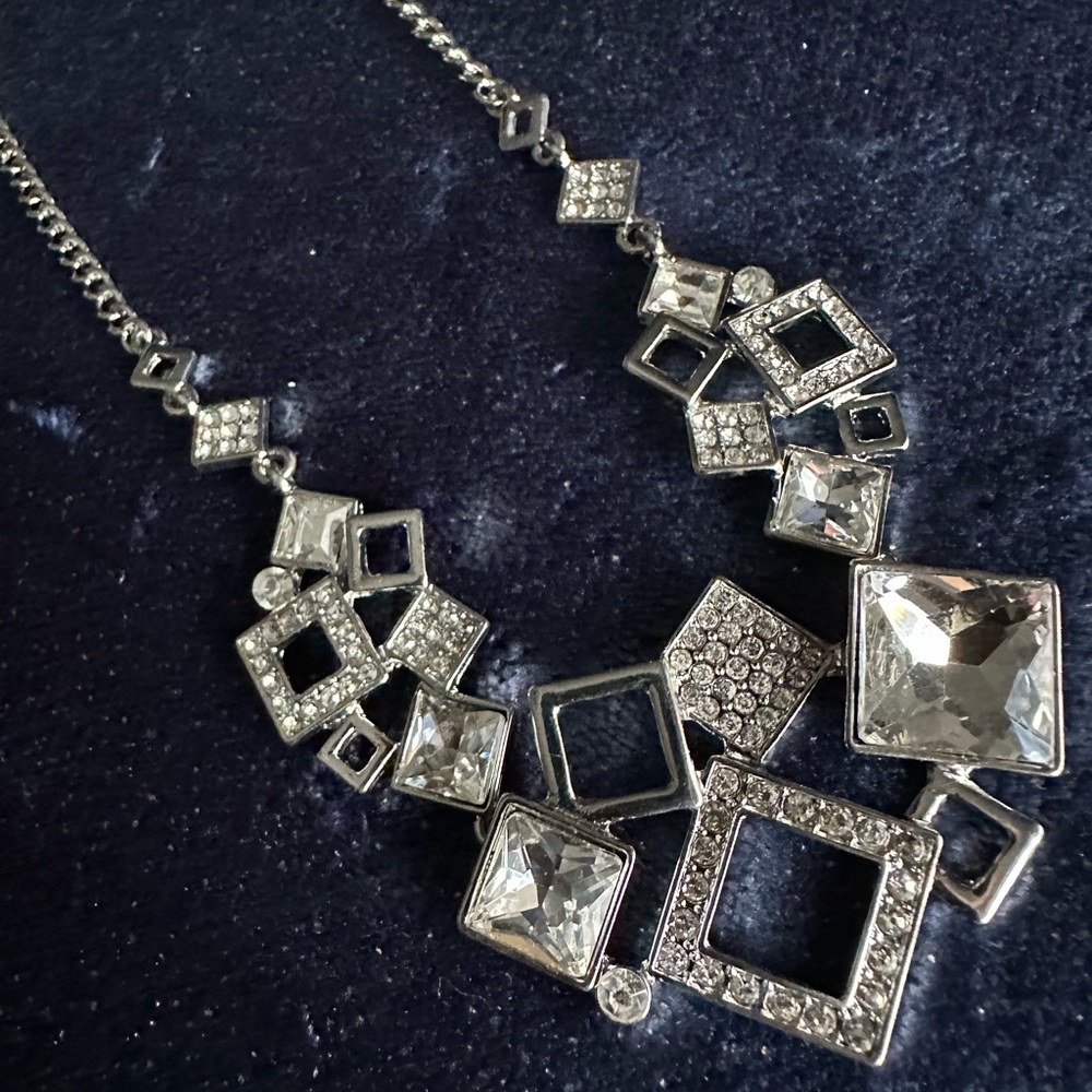 Beautiful Statement Piece Lightweight Necklace. S… - image 3